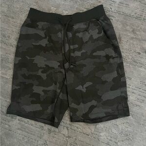 Lululemon 9” men’s shorts with liner